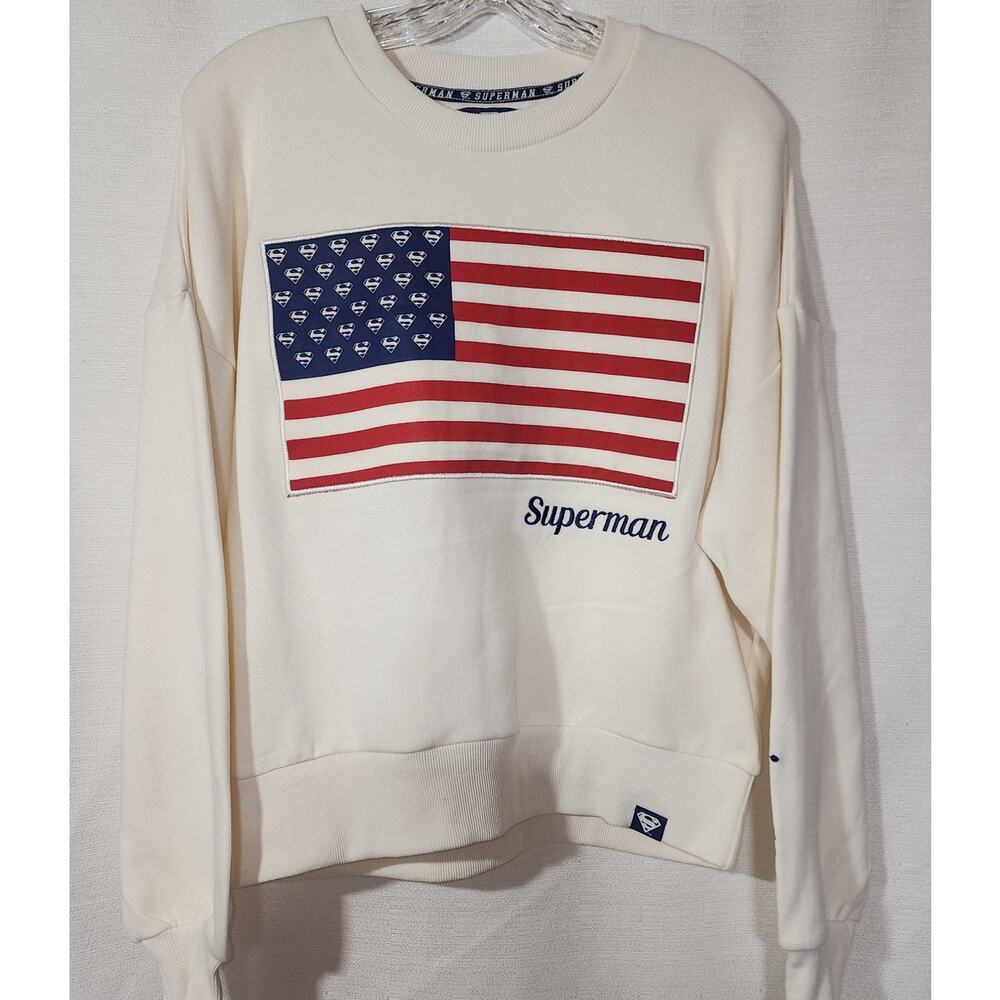 Superman sweatshirt women's Large NWT